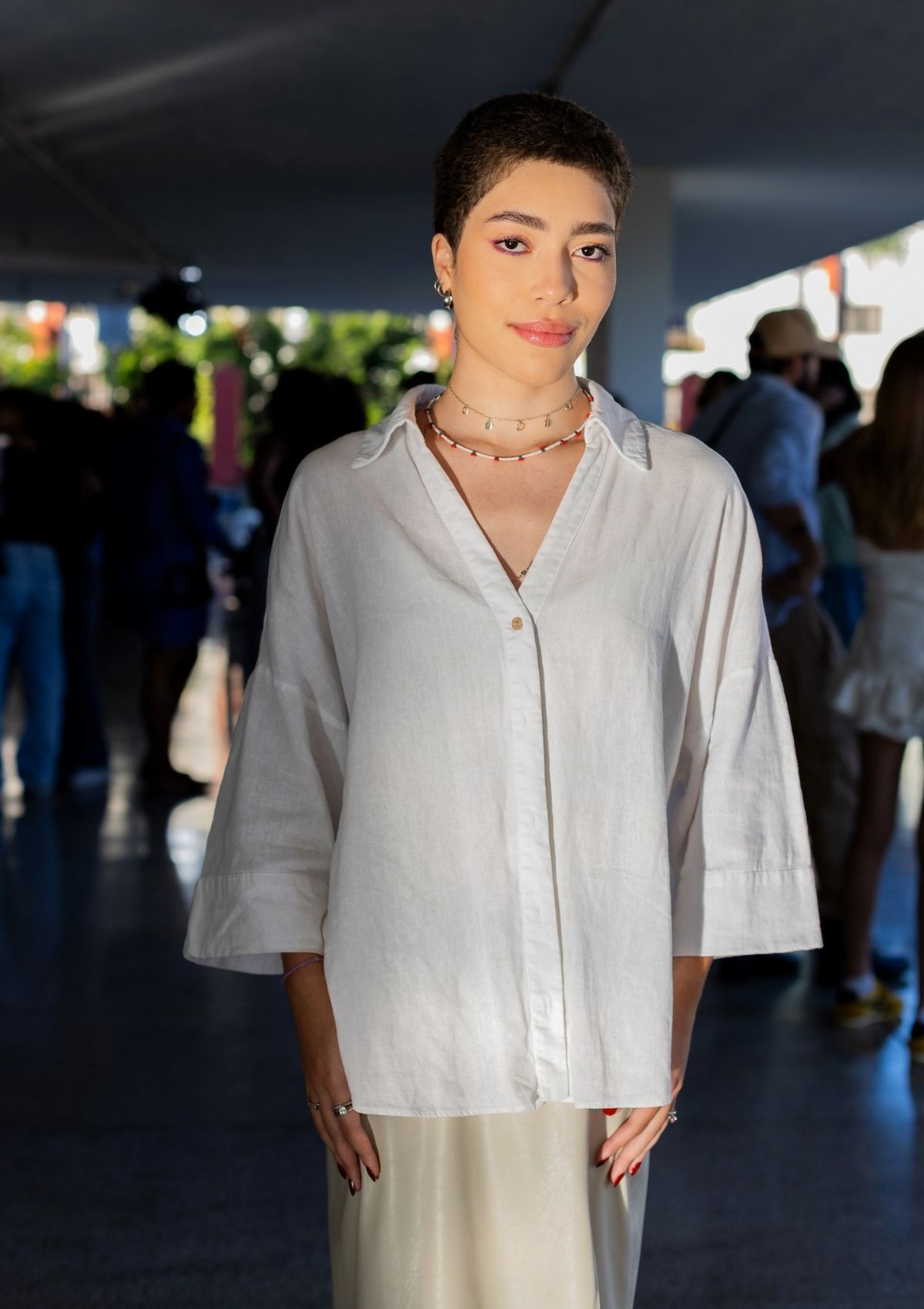 foto com cor. desfile alunos iesb - metrópoles