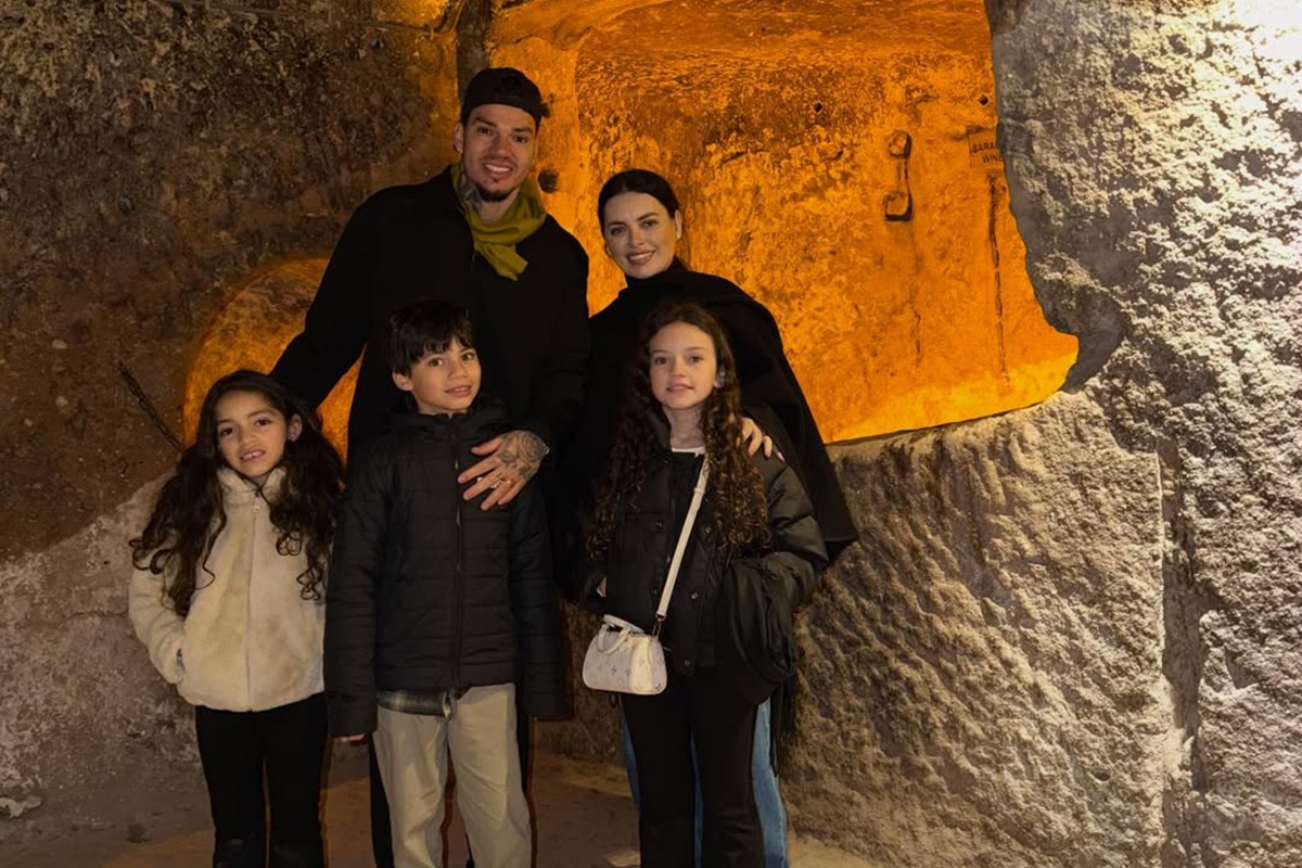 Fala de Endrick sobre Brasil x Noruega vira mantra entre torcedores 59 Ederson com a família em Istambul