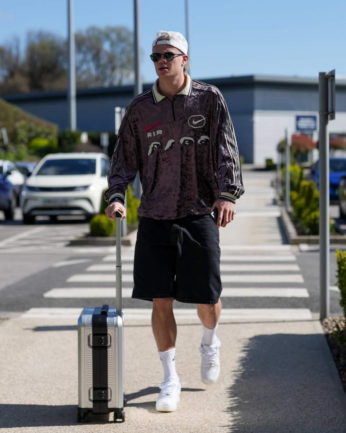 foto com cor. estilo do jogador norueguês erling haaland - metrópoles