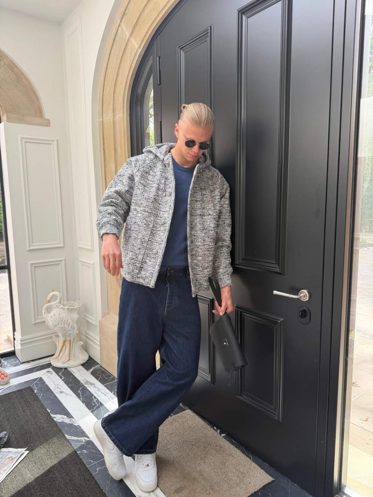 foto com cor. estilo do jogador norueguês erling haaland - metrópoles