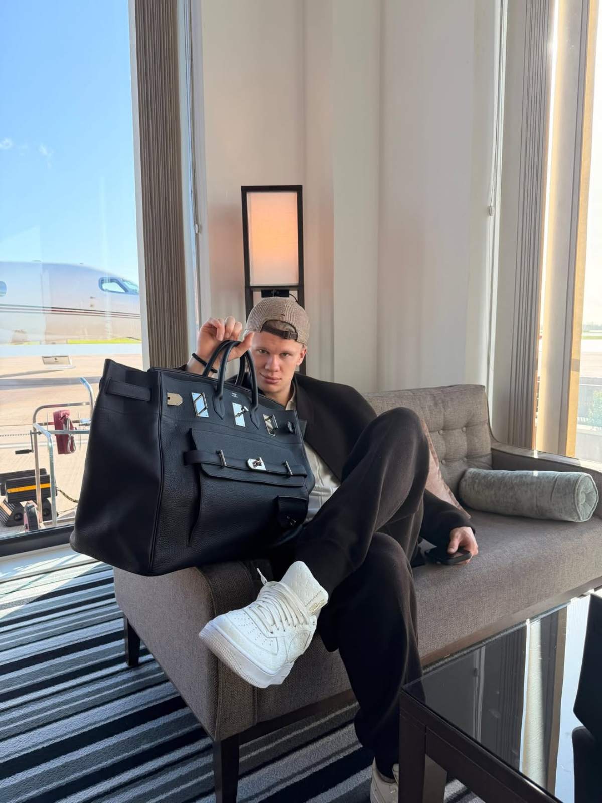 foto com cor. estilo do jogador norueguês erling haaland - metrópoles