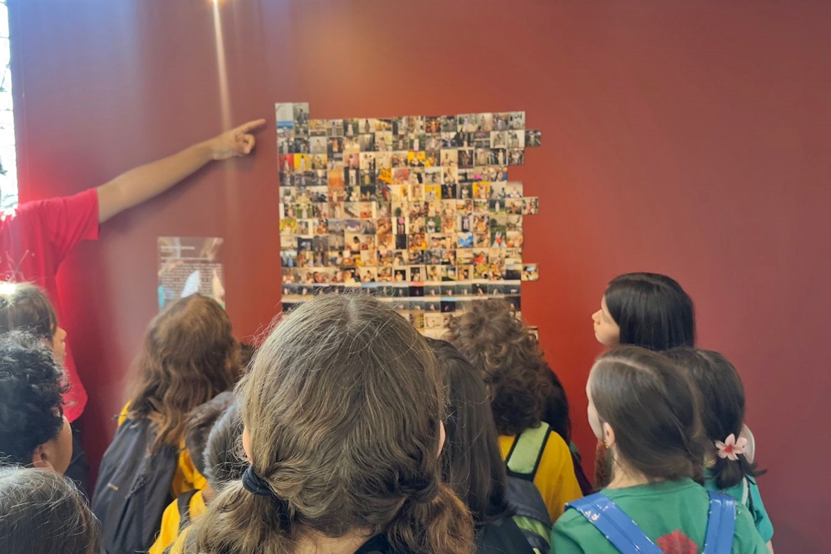 Alunos em visita à mostra