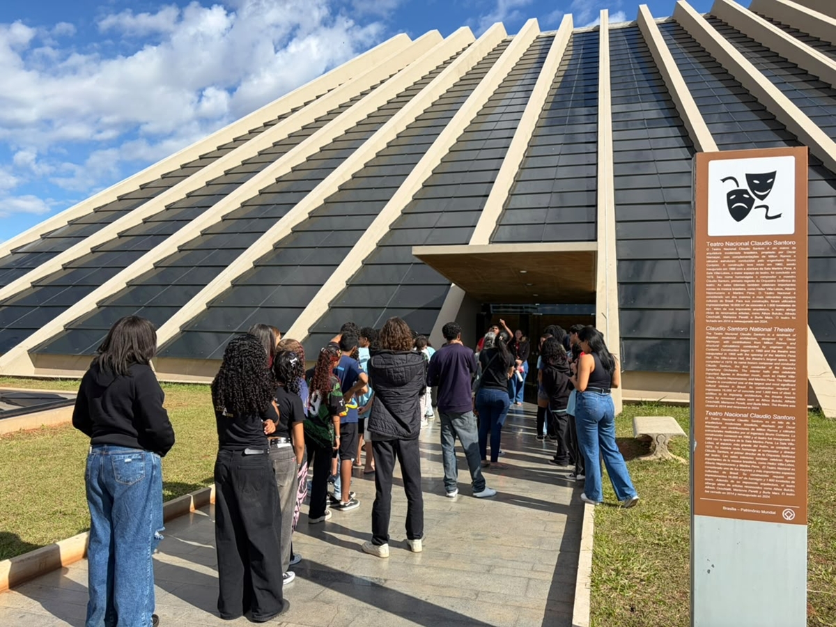 Constelações Contemporâneas encanta alunos do Itapoã