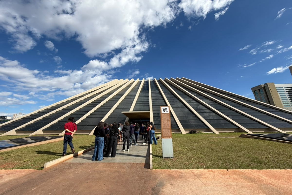 Constelações Contemporâneas encanta alunos do Itapoã