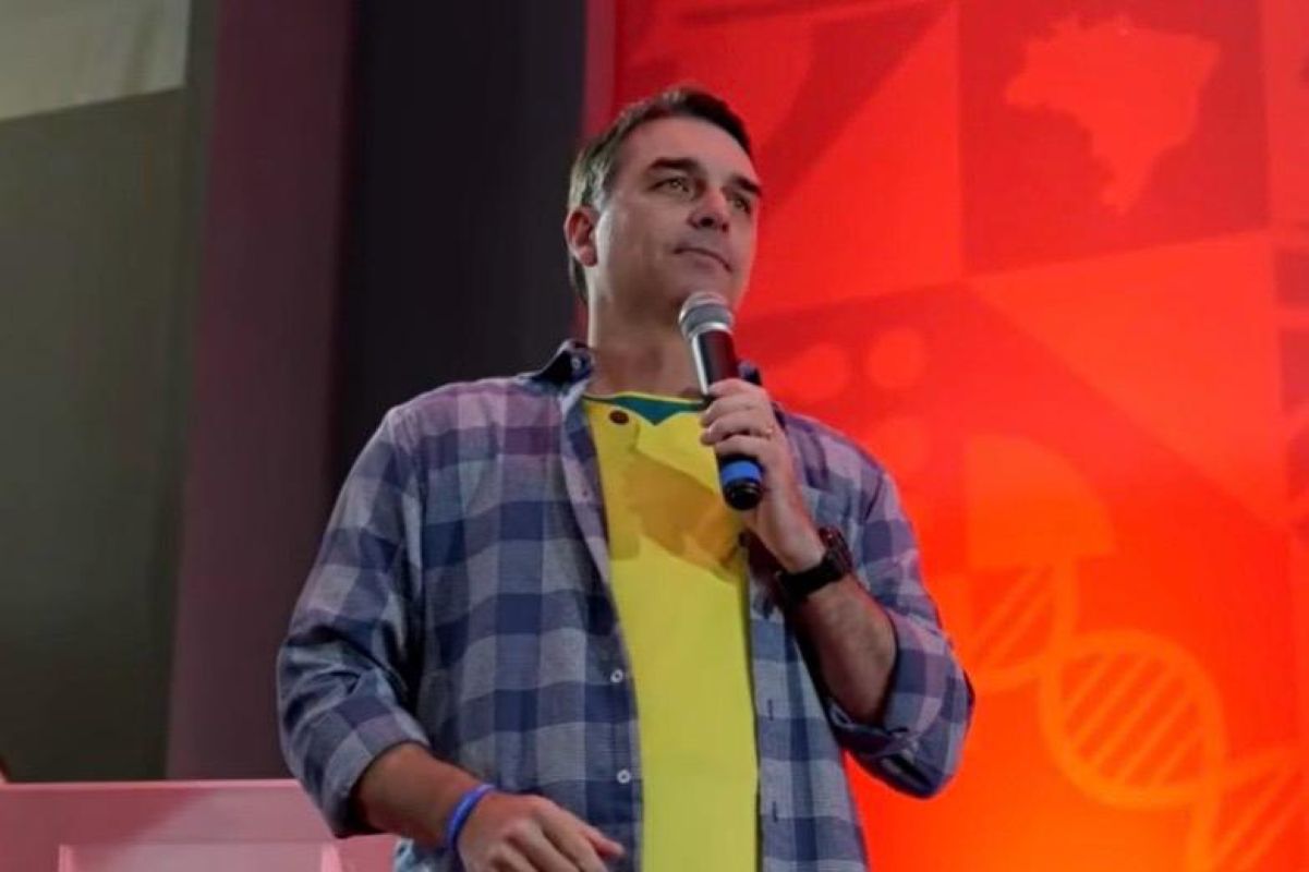 PL aciona TSE e diz que Flávio é alvo de “rede digital criminosa”