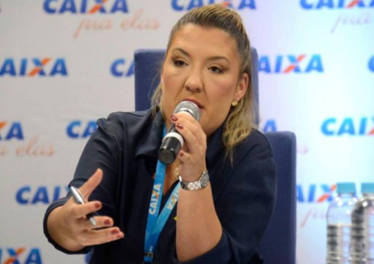 Flávio Bolsonaro chama ex-presidente da Caixa para equipe econômica