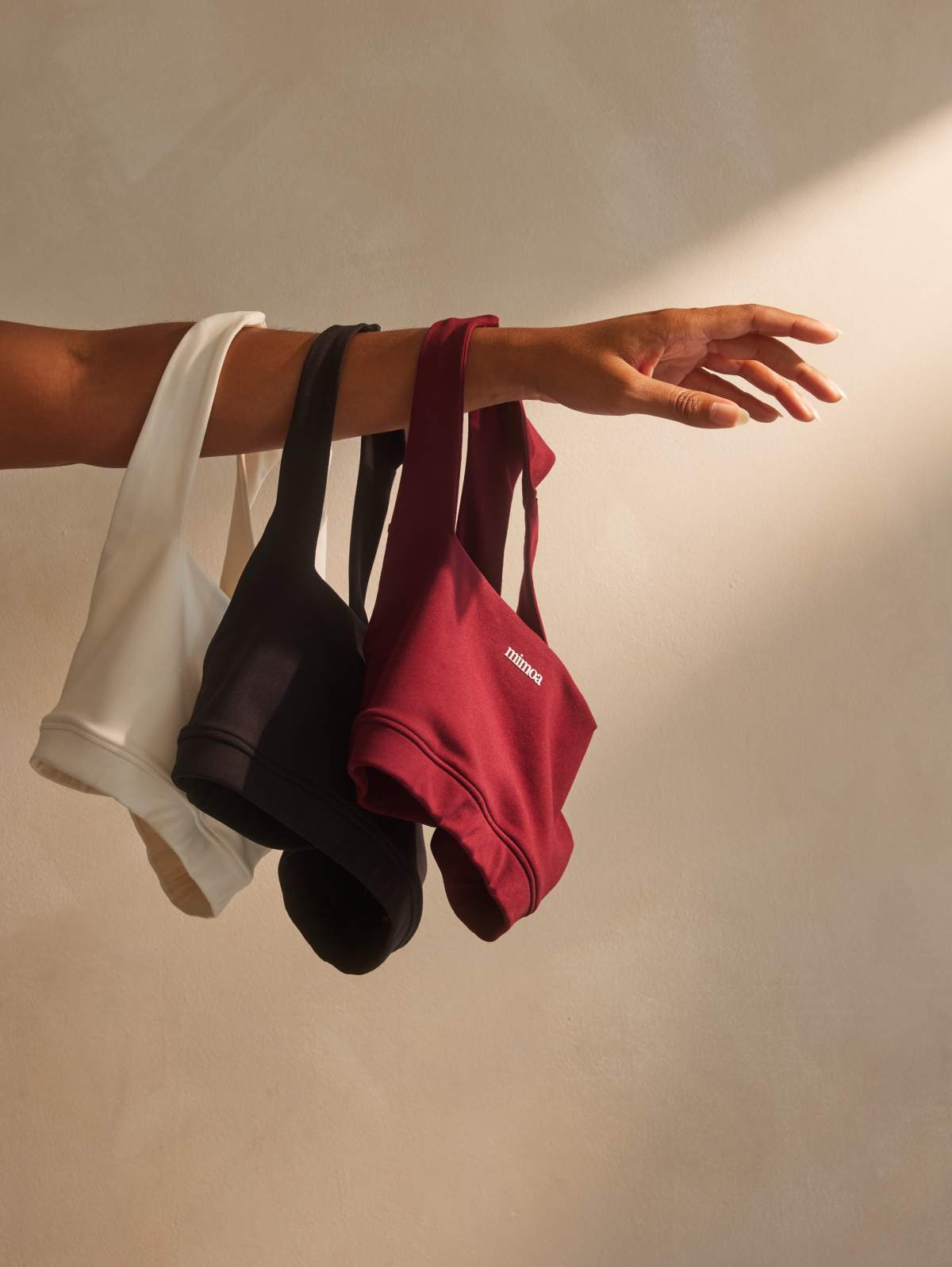 foto com cor. marca de activewear mimoa - metrópoles