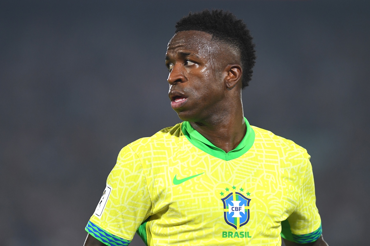 Vinicius Jr camisa amarela