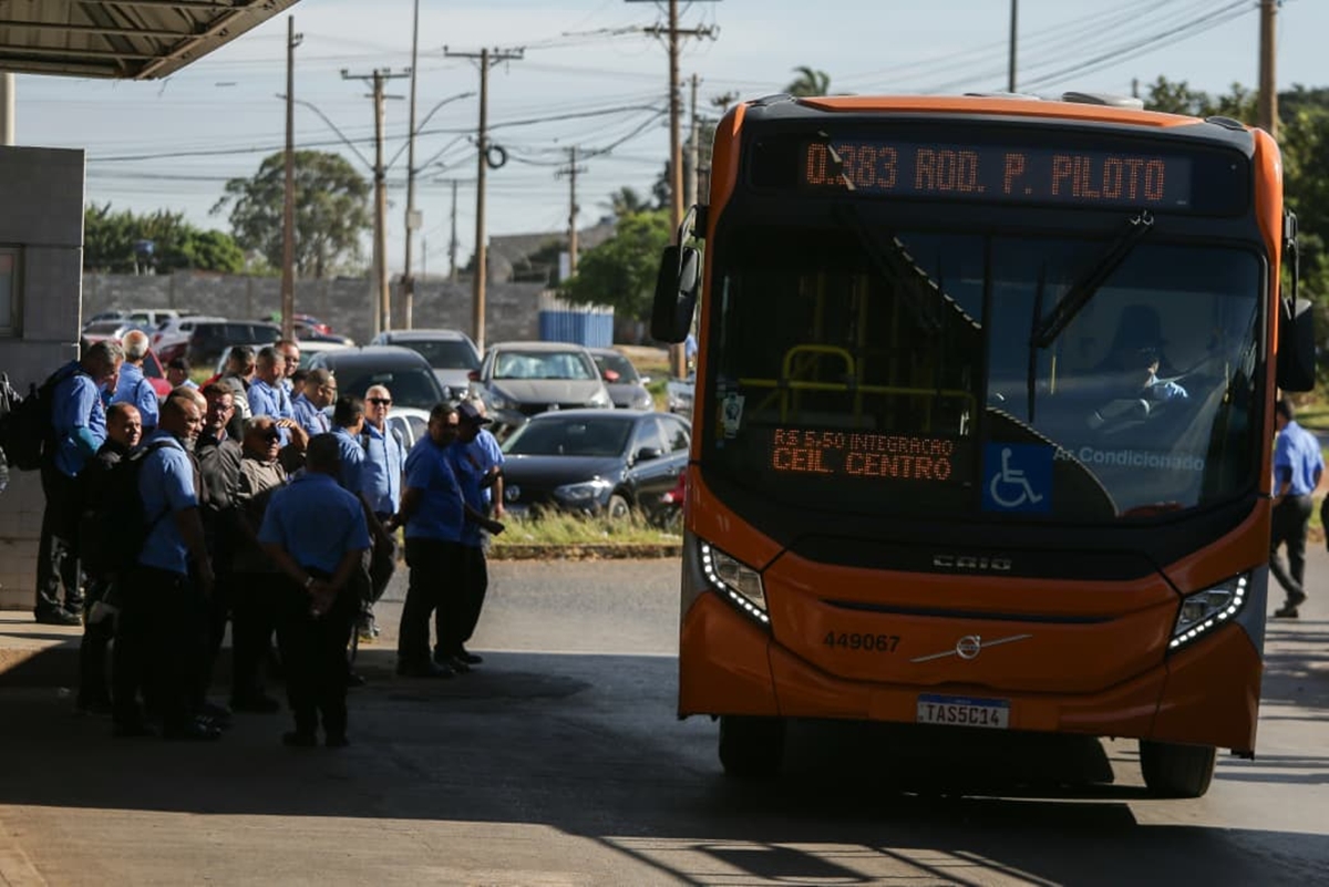 Após dois dias parados, 90 ônibus da Marechal voltam a circular no DF