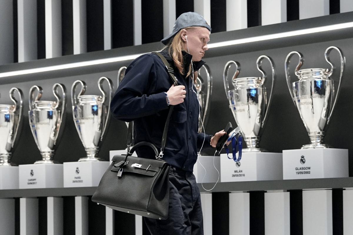 foto com cor. look do jogador norueguês erling haaland - metrópoles