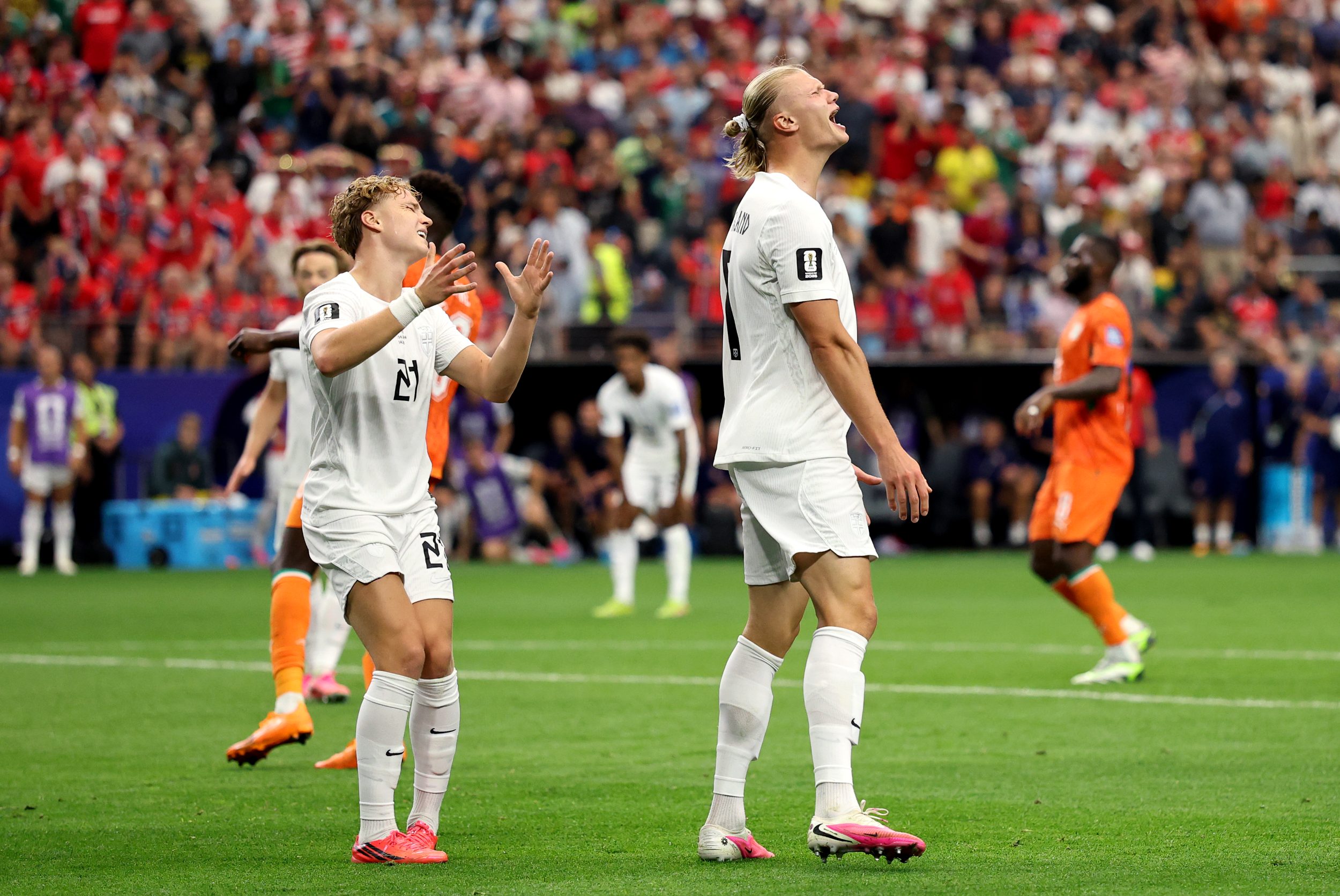 Odegaard elogia Brasil antes de partida pelas oitavas da Copa do Mundo 11 Haaland comemora gol da Noruega