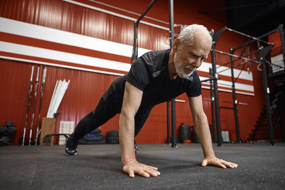 Especialista defende a musculação como aliada da saúde após os 50 anos