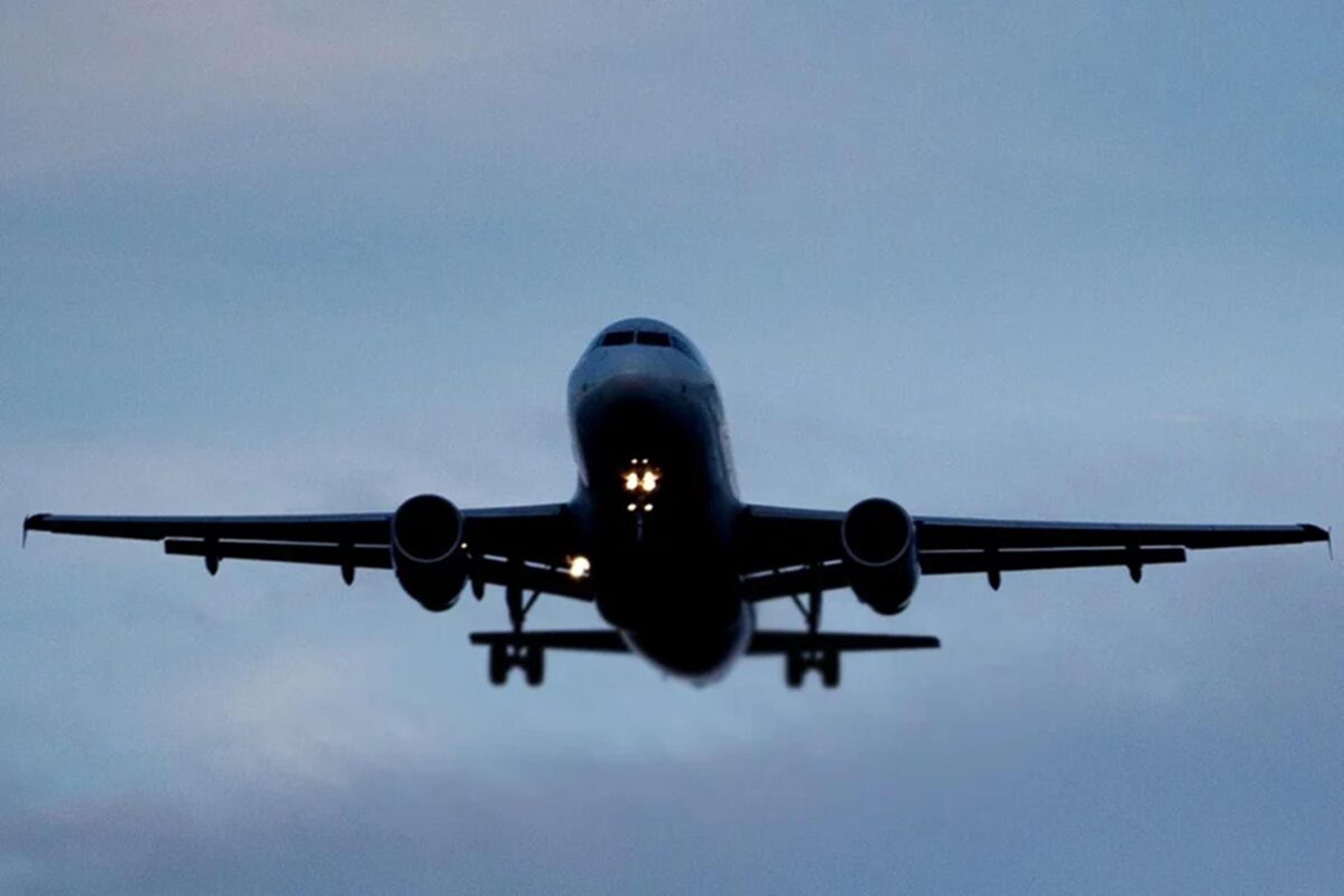 Latam é condenada a indenizar em R$ 10 mil passageira com câncer