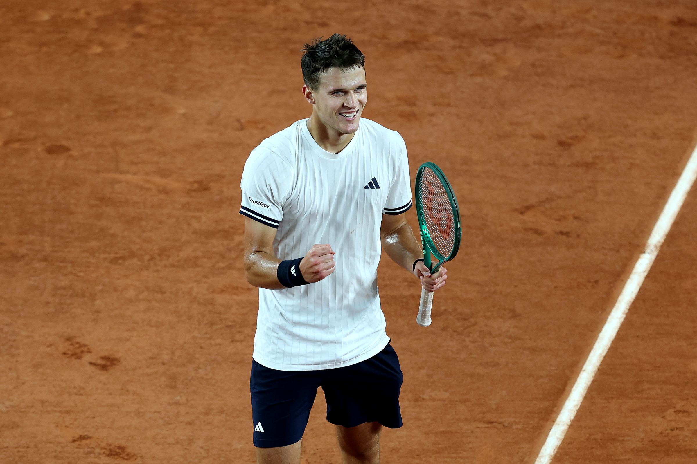 Invicto contra Mensik, João Fonseca busca semifinal de Roland Garros