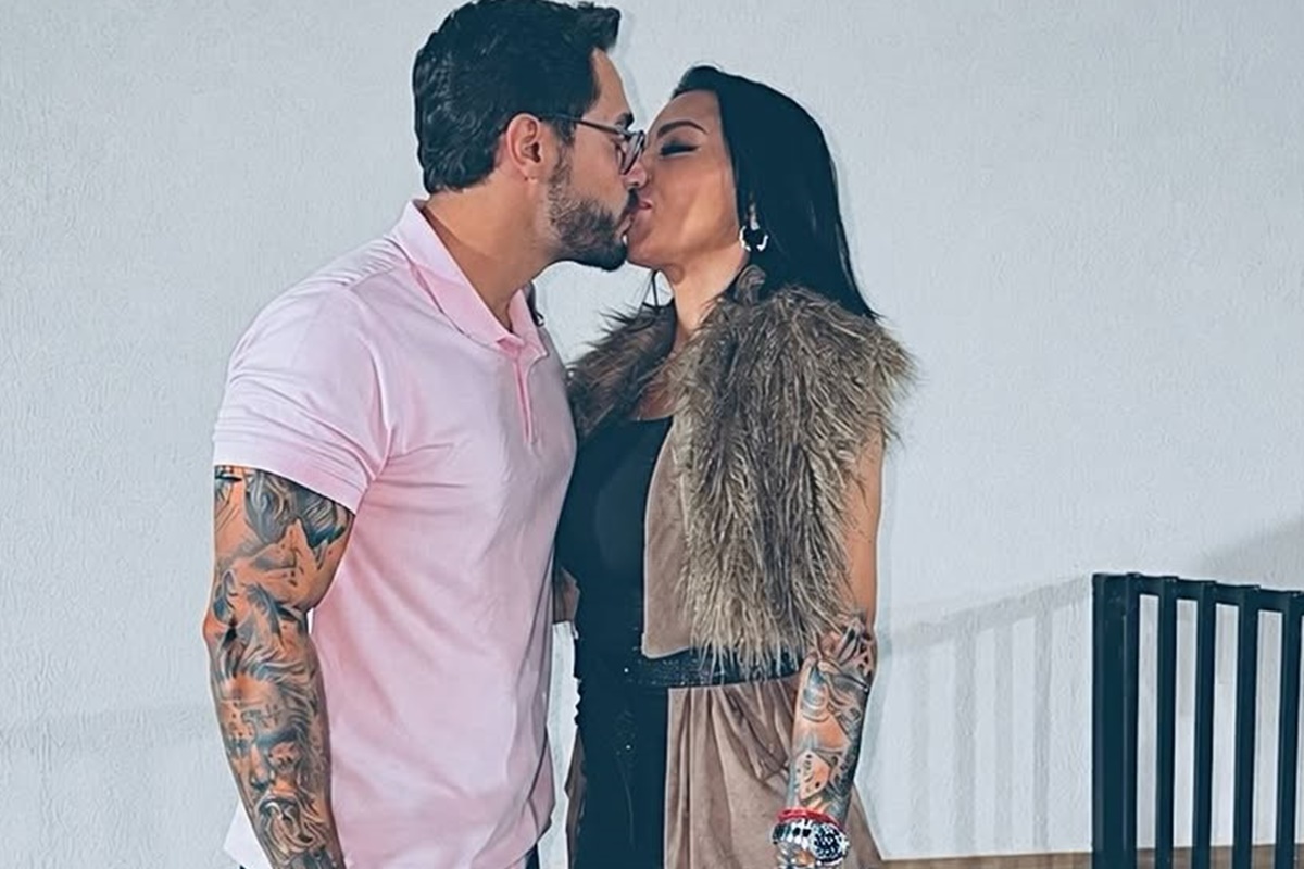 Fotos: Jenny Miranda é pedida em casamento por Mateus Parpinelli 43 Beijo carinhoso entre eles