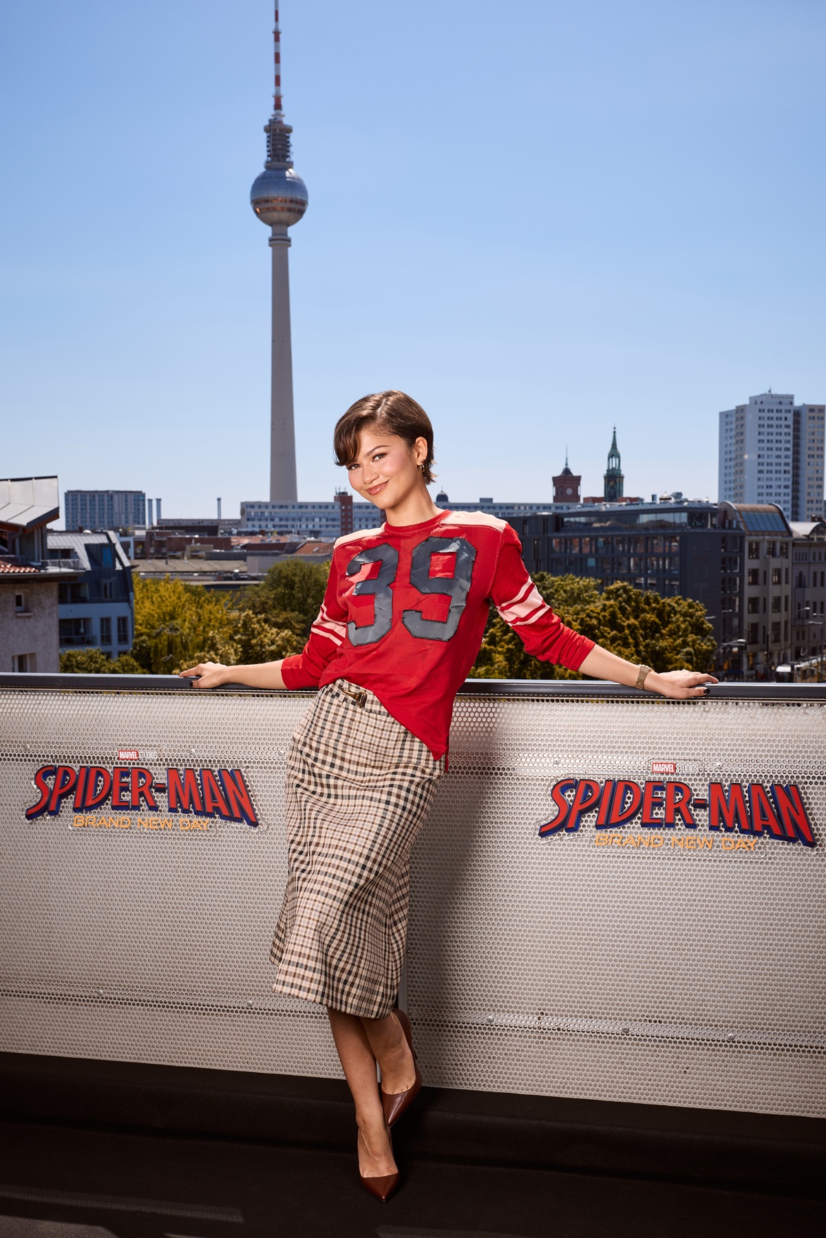 foto com cor. looks zendaya eventos homem-aranha - metrópoles