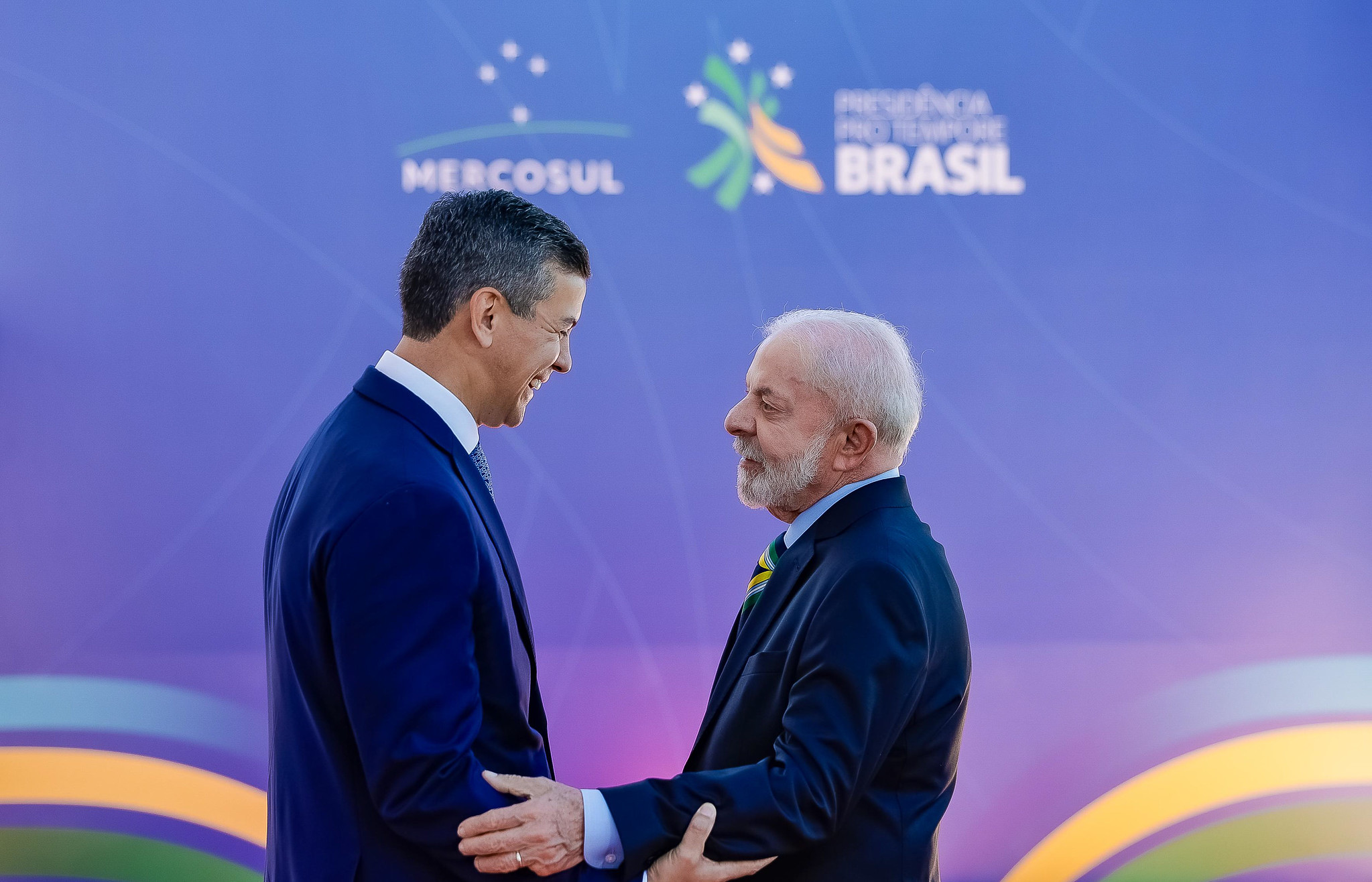 Ao lado de líderes de direita, Lula participa da Cúpula do Mercosul