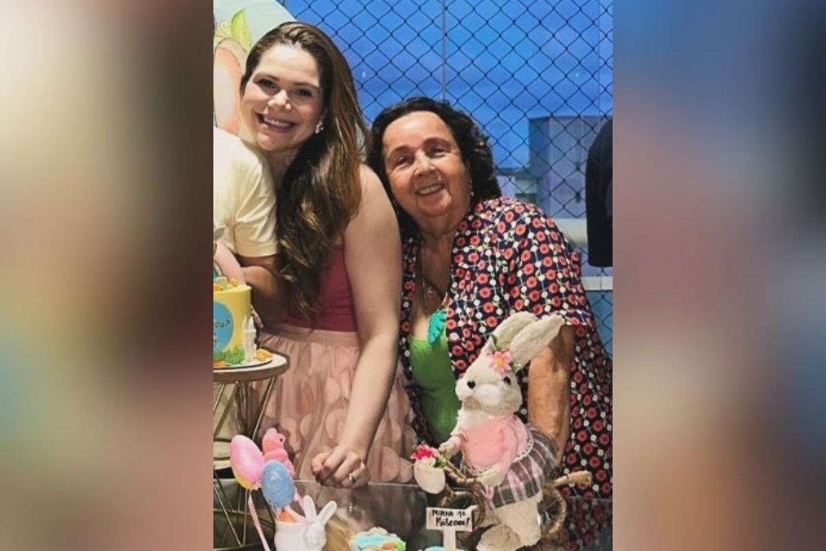Foto colorida de Marivan Ferraro ao lado da filha