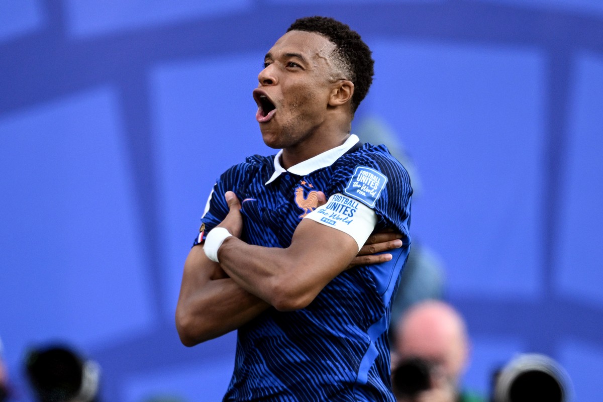 Mbappé empata com Messi na artilharia da Copa após gols contra Suécia
