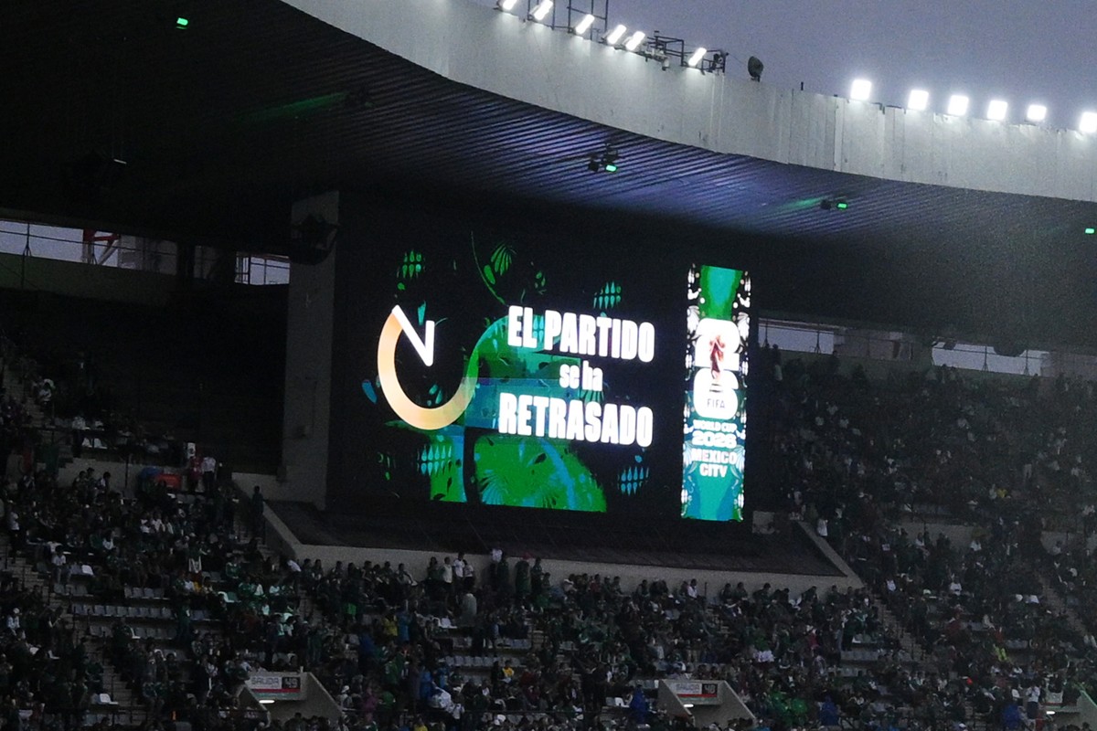 Jogo entre México x Equador é adiado em 15 minutos devido ao clima