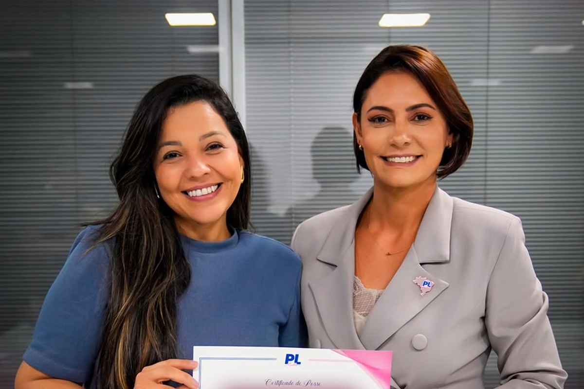 Aliada de Michelle, pivô de crise no clã Bolsonaro declara apoio a Flávio