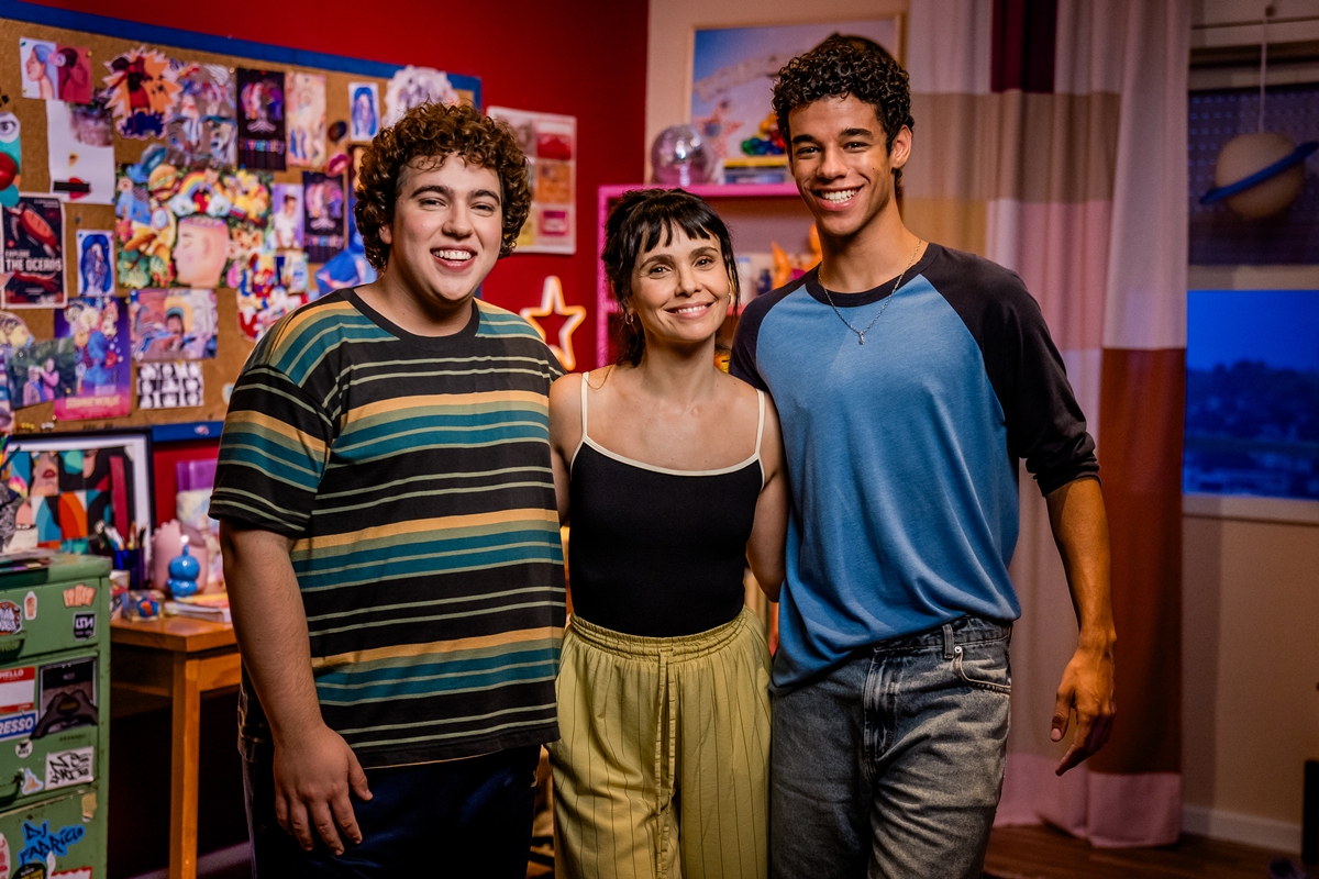 Foto colorida promocional do filme Quinze Dias, adaptação do livro de Vitor Martins