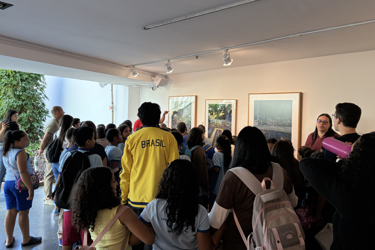 Alunos do Recanto das Emas se encantam com a exposição Constelações Contemporâneas