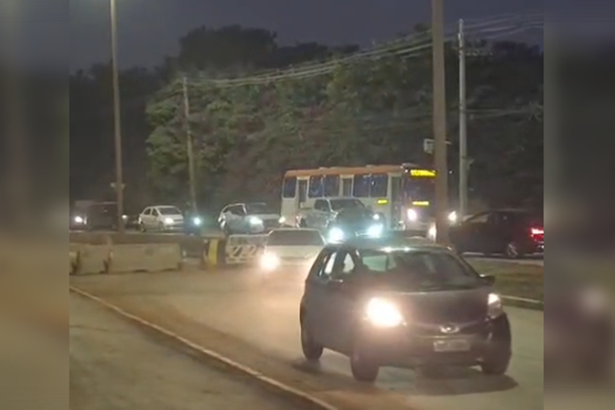 Motoristas são flagrados furando bloqueio em ponte no Guará