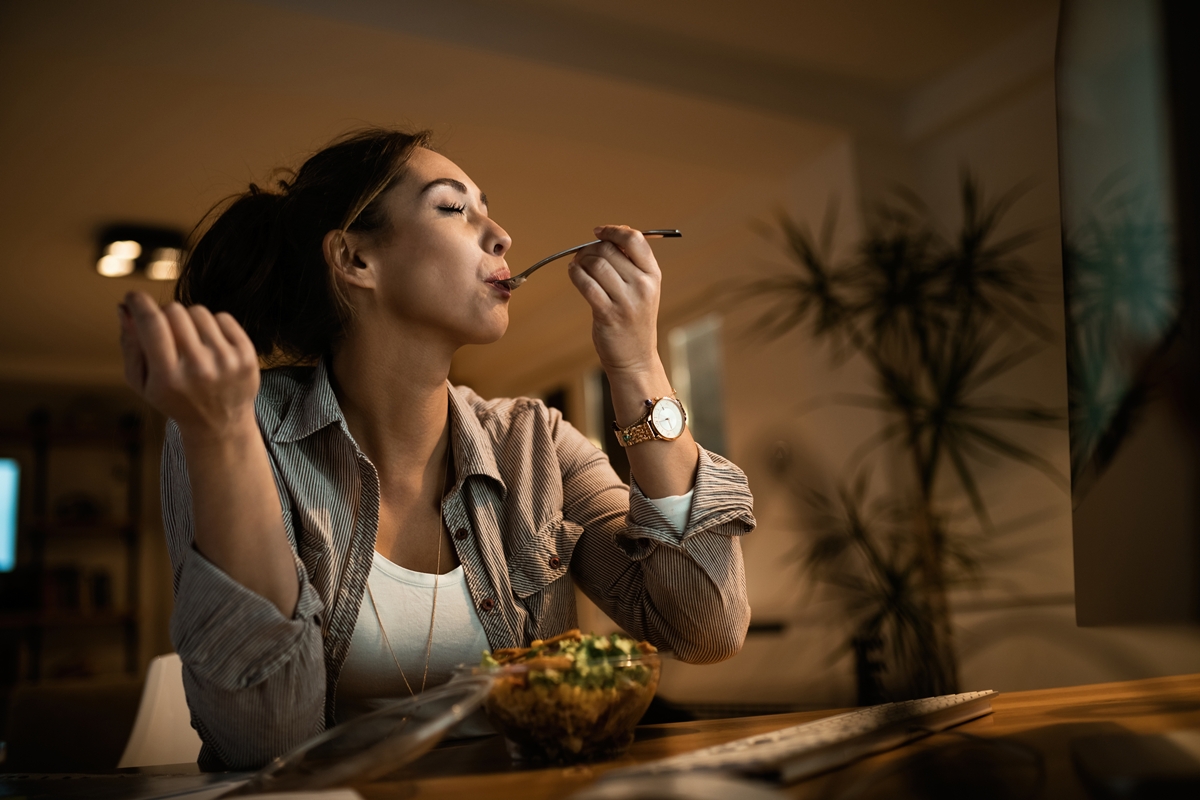 Jantar: nutri revela horário ideal e boas opções se quiser emagrecer - QTU Questões do Universo