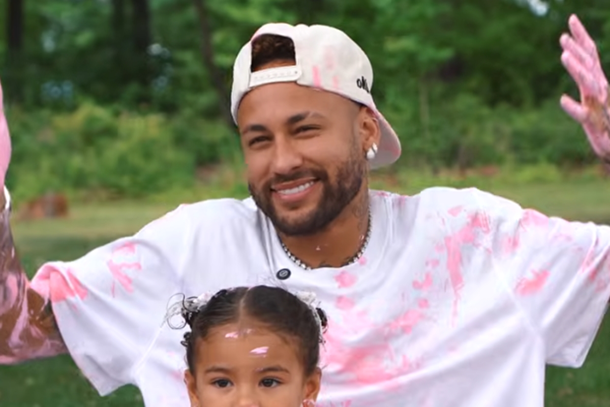 Reação de Neymar viraliza ao saber que será pai de mais uma menina