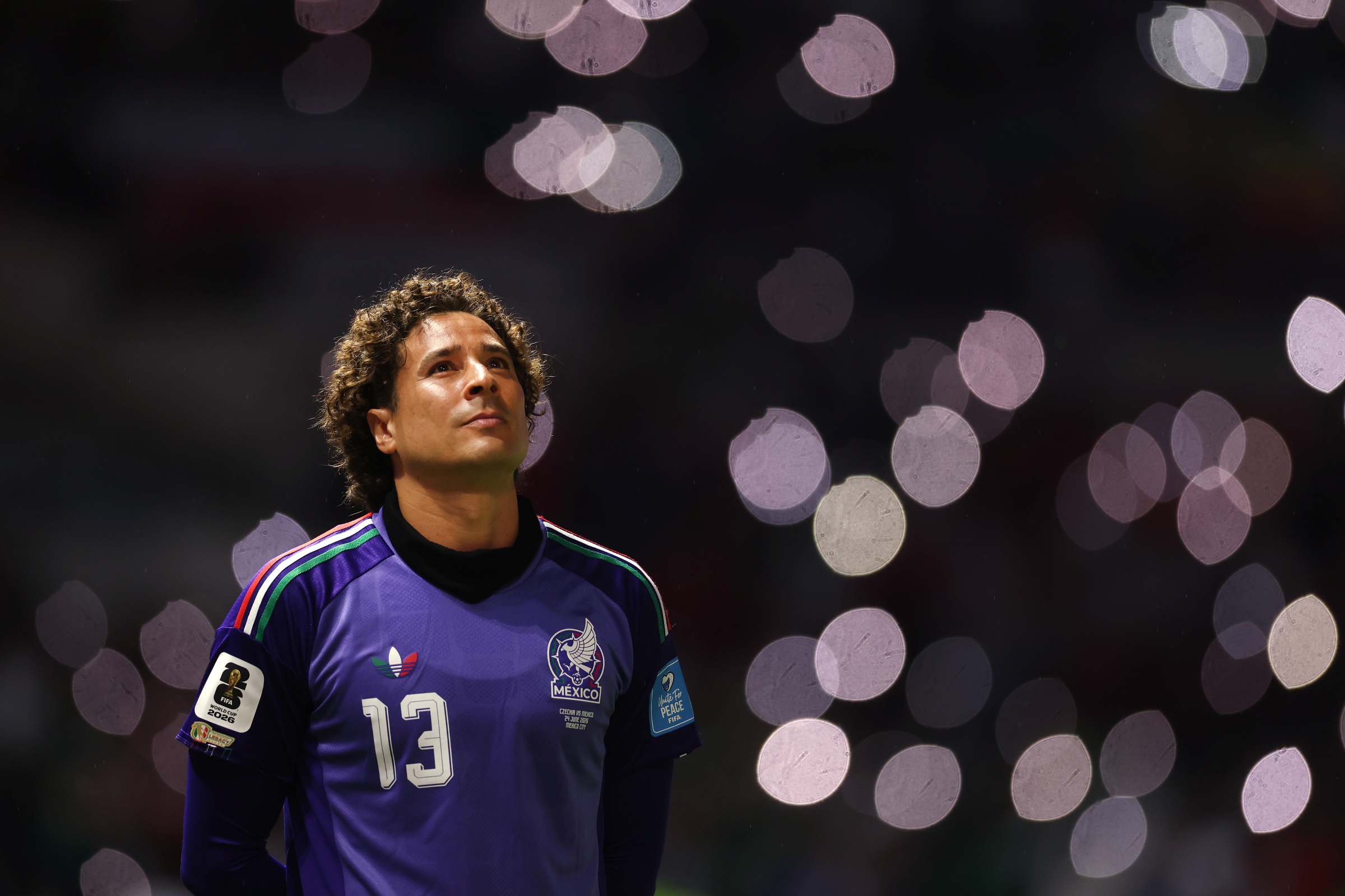 Ídolo do México, Ochoa anuncia aposentadoria do futebol após 6ª Copa