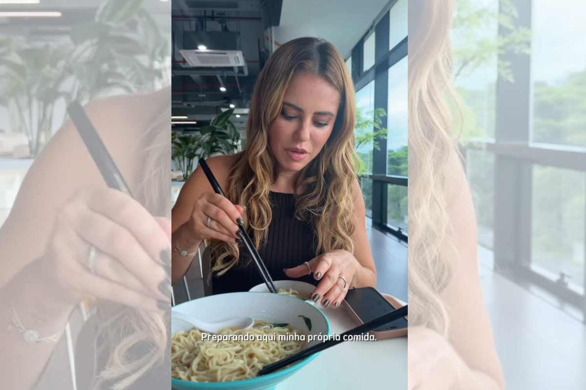 Paolla Oliveira provando comida da China