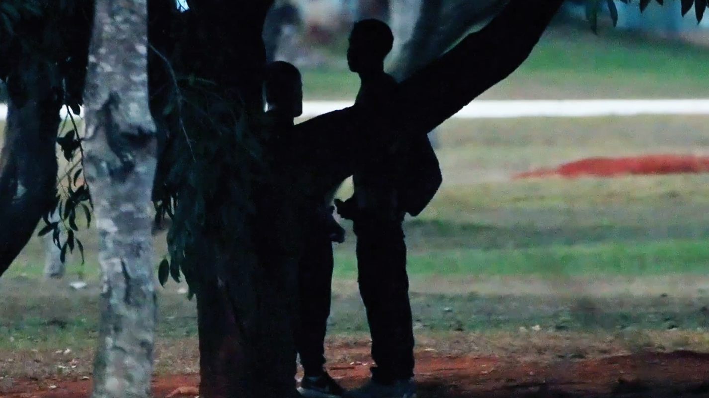 Na Floresta dos Sussurros, a bronha é solidária e a Copa é com "bola e tudo"
