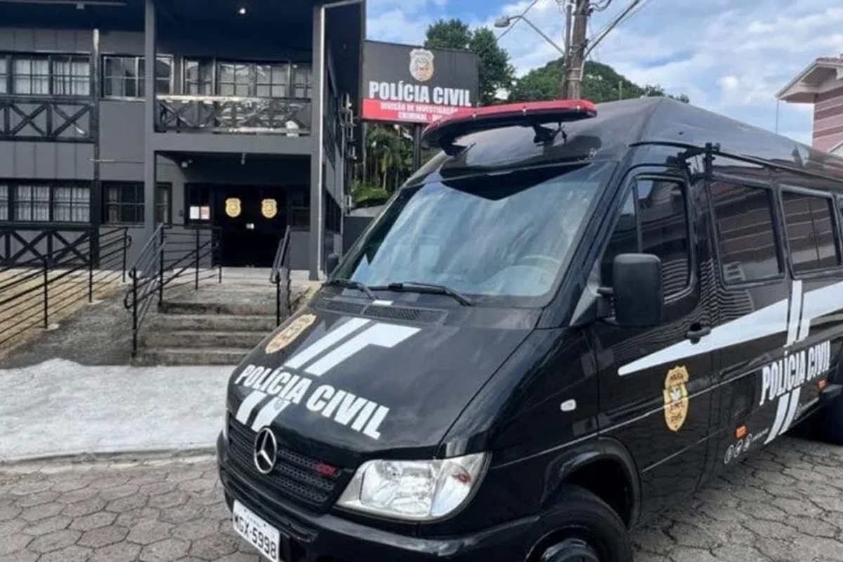 Homem inventa assalto para esconder que foi esfaqueado pela esposa