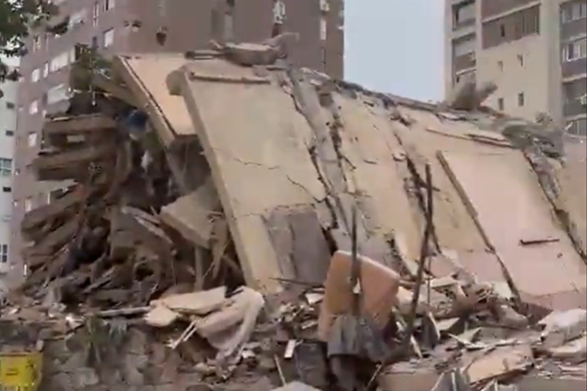 imagem colorida de prédio derrubado por terremoto em caracas, na venezuela