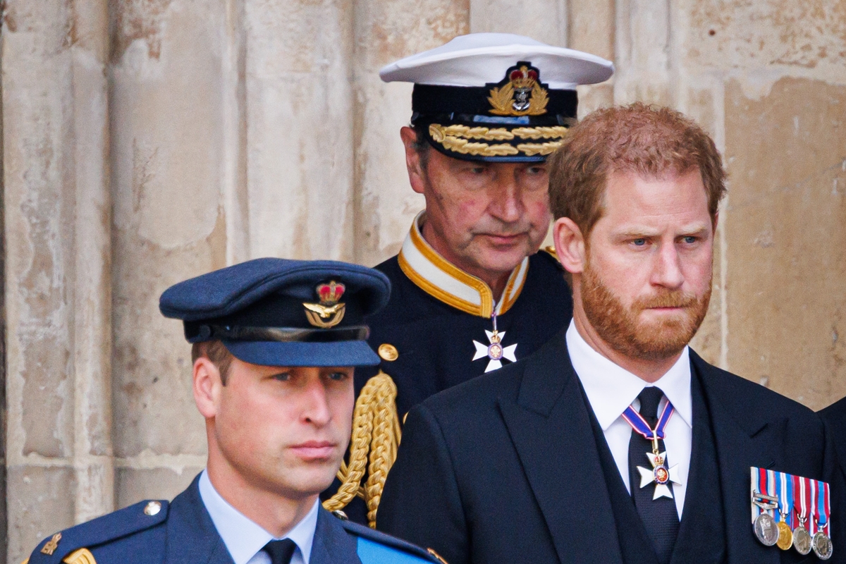 Retorno de Harry ao Reino Unido Cria Tensão com William