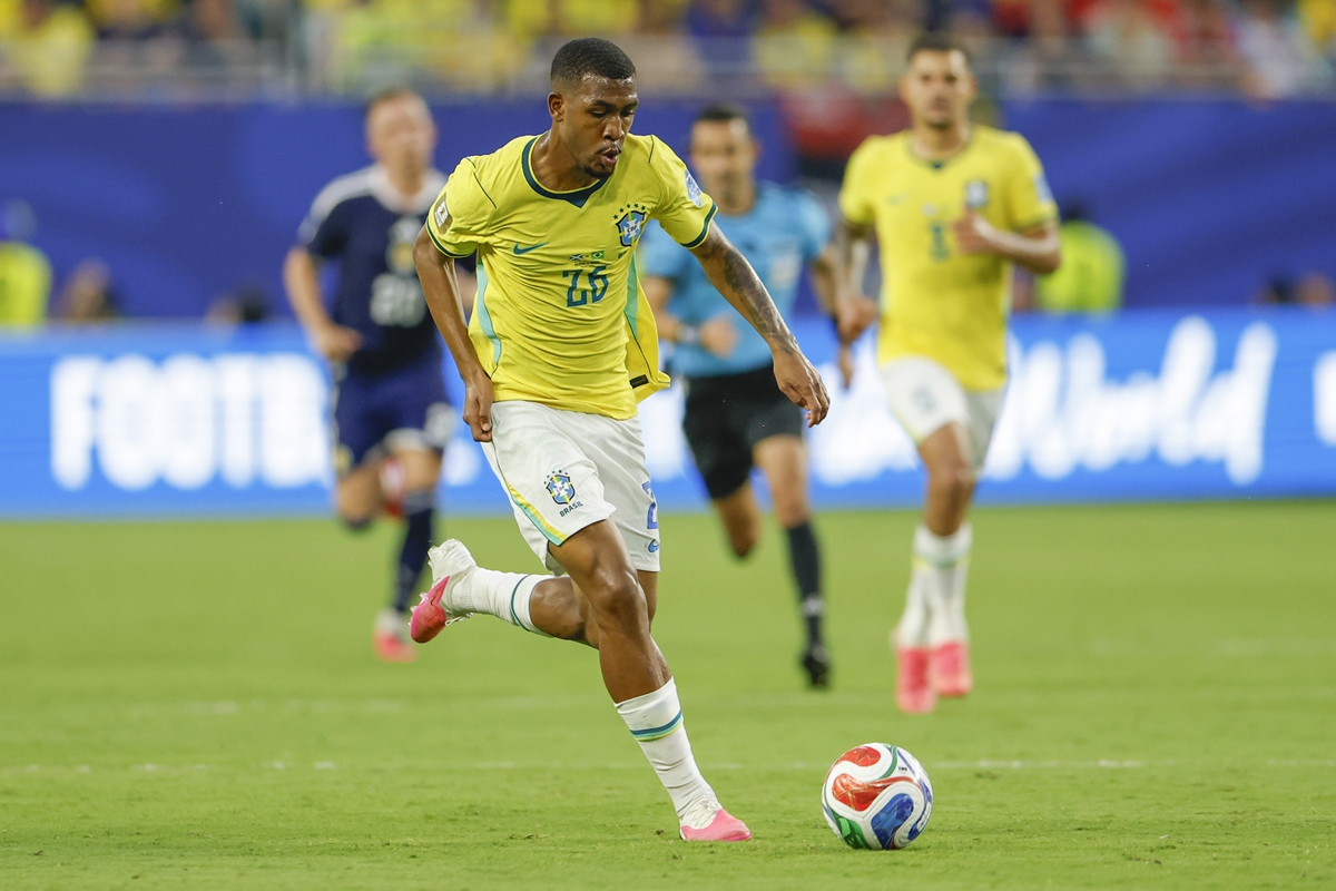 Rayan titular na vitória sobre a Escócia