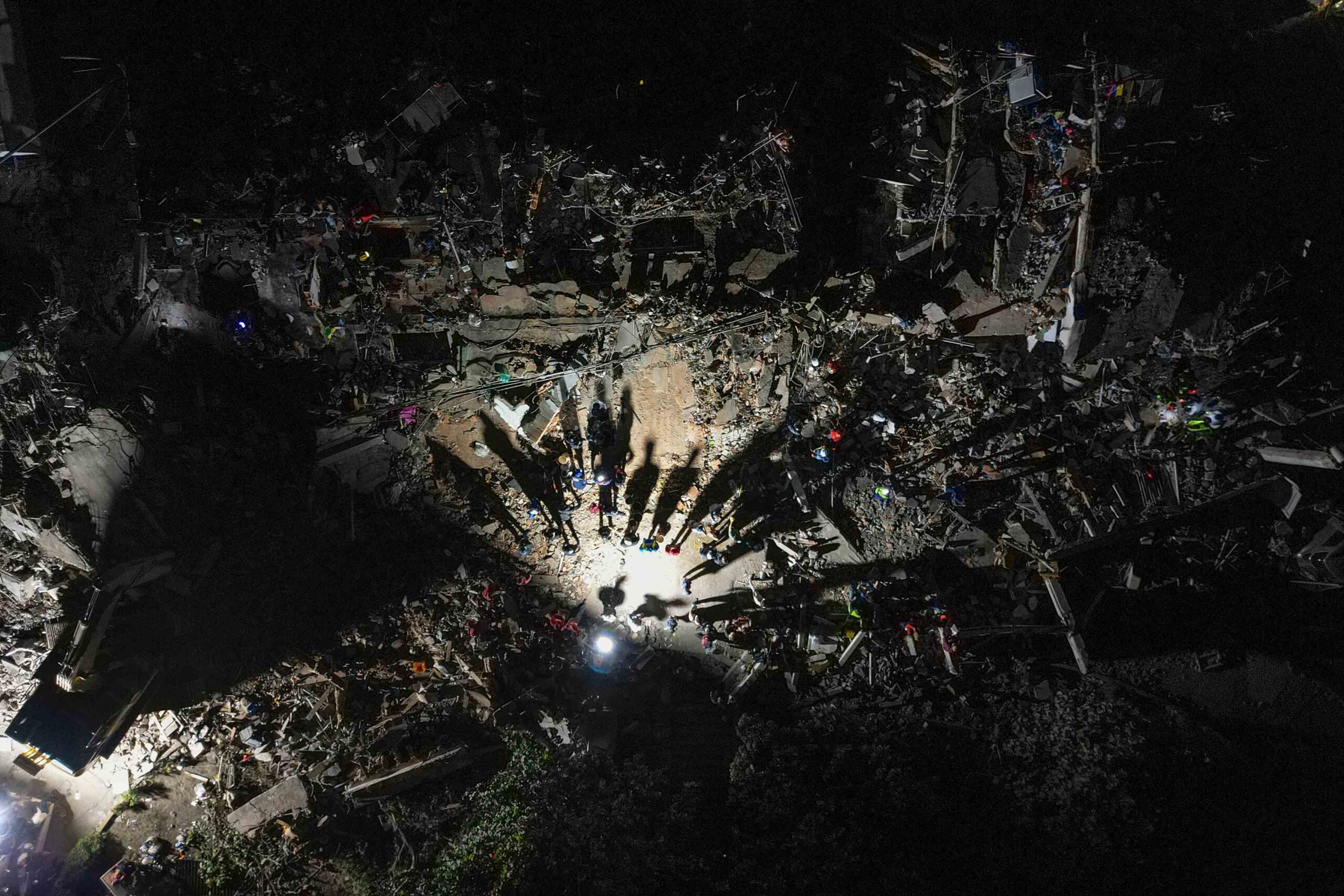 Registro de destruicao apos terremoto na Venezuela metropoles