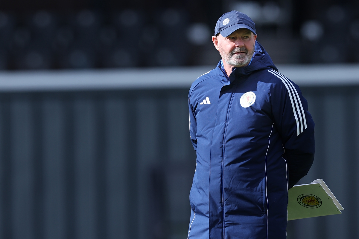 Técnico da Escócia pede demissão após eliminação na Copa do Mundo