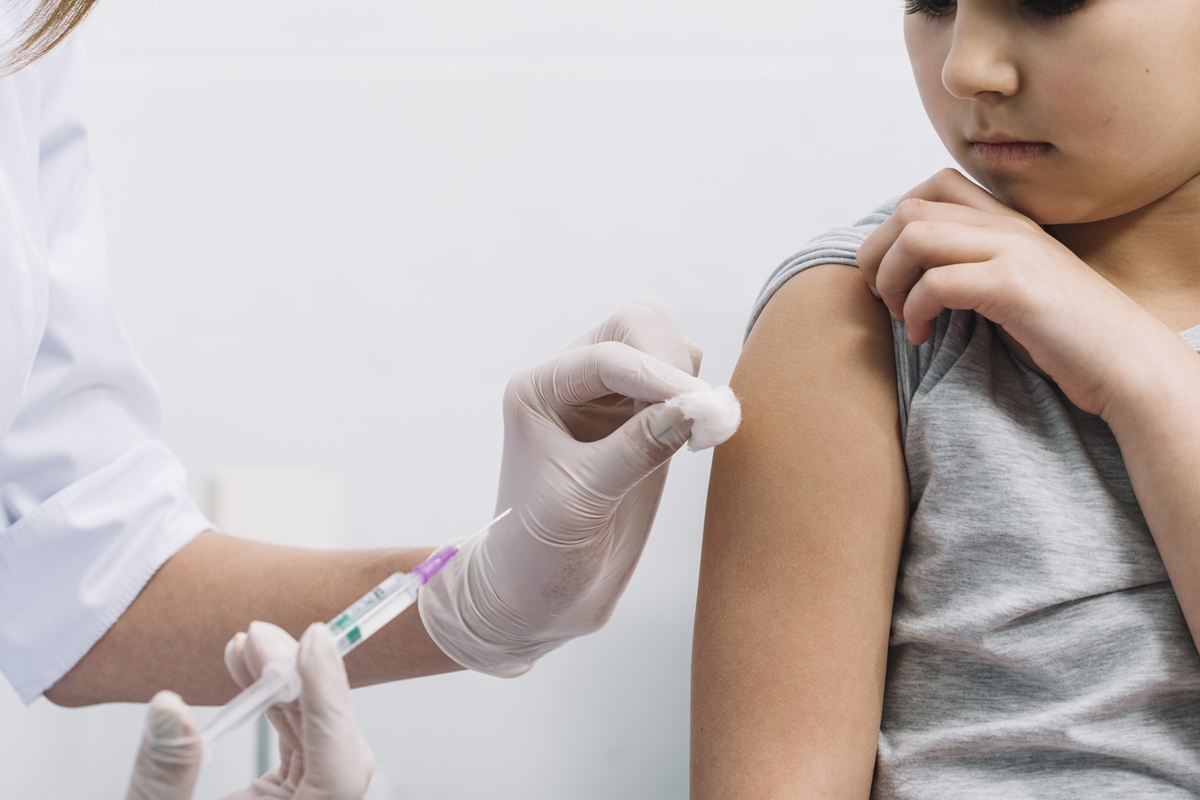 Ministério da Saúde prorroga vacinação contra HPV para jovens