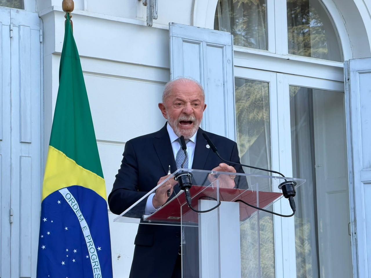 Lula conversa com a imprensa