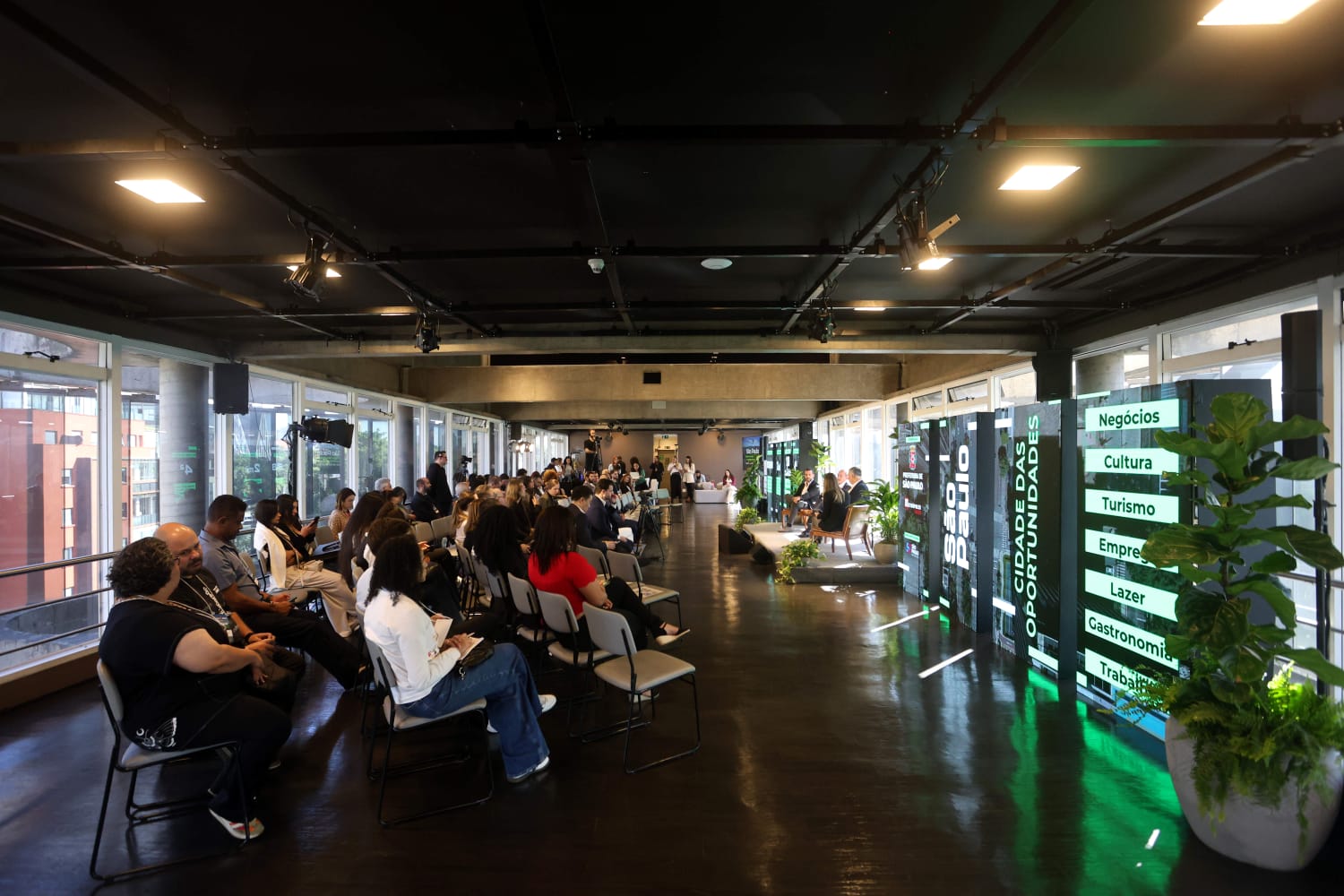 Representantes do setor público, entidades do turismo e iniciativa privada participaram do Metrópoles Talks, promovendo um diálogo sobre desenvolvimento urbano, eventos e economia.