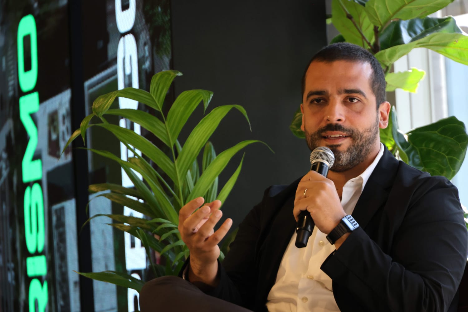 abriel Pinheiro, diretor da Abrasel em São Paulo, destacou o papel dos bares e restaurantes na experiência turística da capital. Segundo ele, mais do que a gastronomia, a qualidade do atendimento é um dos fatores que fidelizam visitantes e fortalecem o turismo como vetor de desenvolvimento econômico.