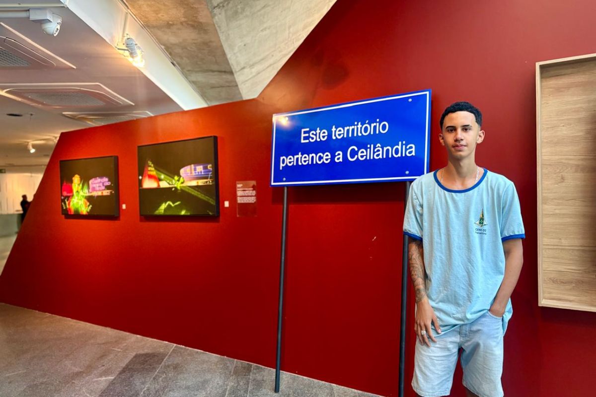 Estudantes de Planaltina visitam mostra Constelações Contemporâneas