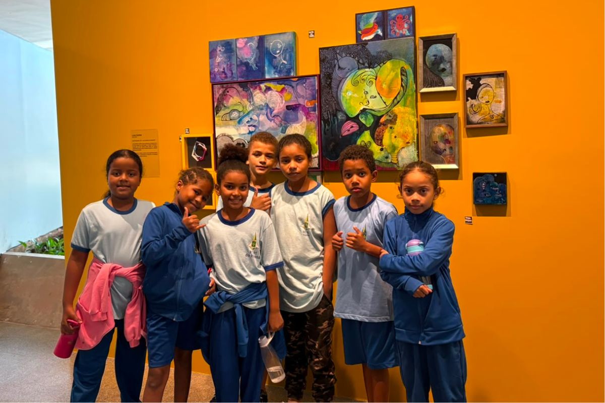 Estudantes do Itapoã visitam mostra Constelações Contemporâneas