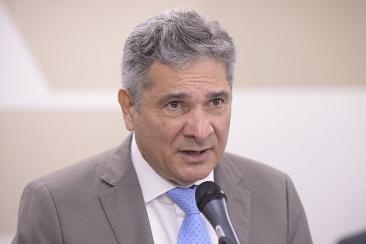 Dino suspende cassação de Coronel Sandro (PL) em Governador Valadares
