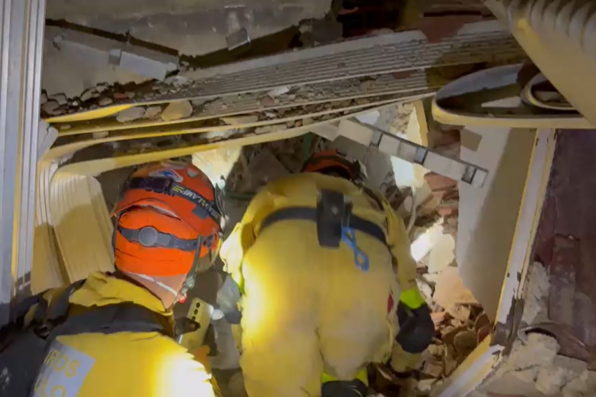 Bombeiros de SP ajudaram a achar 6 vítimas do terremoto na Venezuela 15 Operações de busca e salvamento