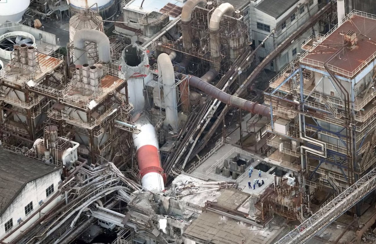 Japão: chaminé de fábrica de papel cai com terremoto; há desaparecidos