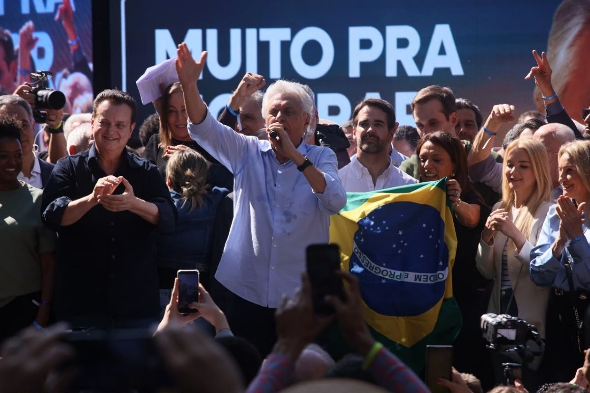 Caiado chama Lula de "agiota", evita nome de Flávio, mas dá indiretas