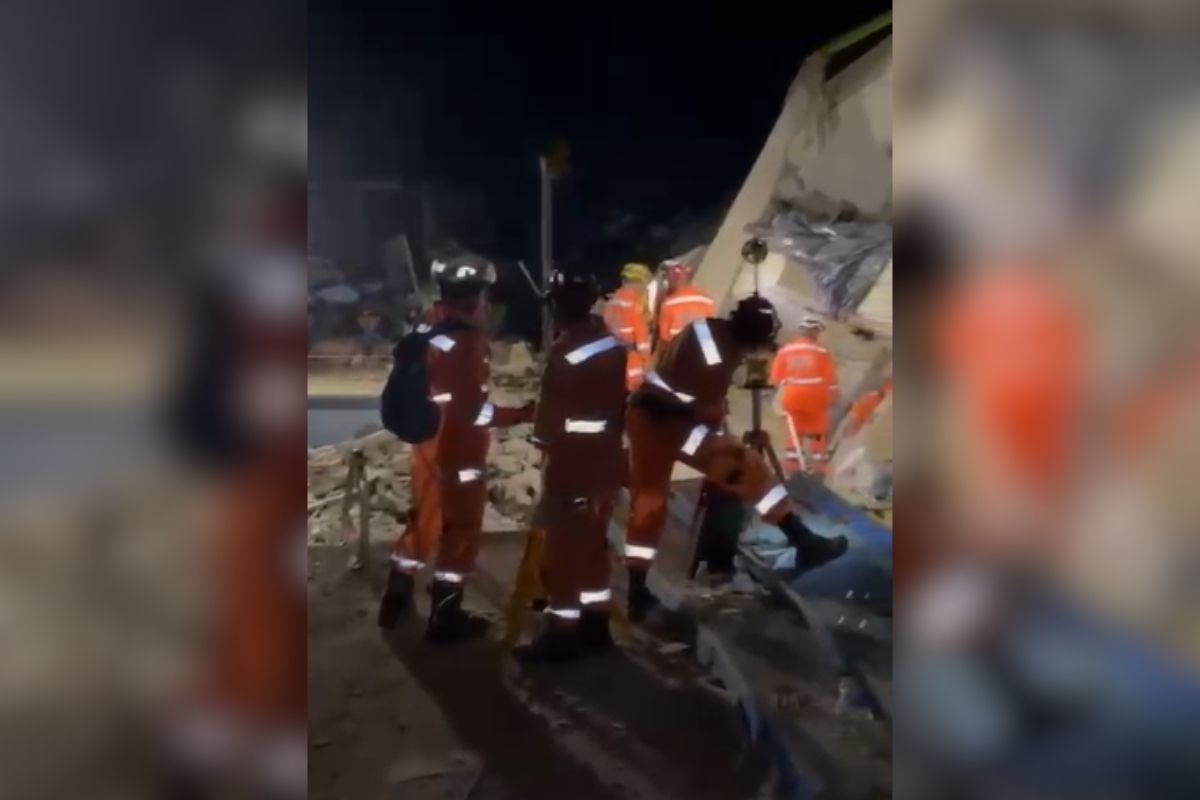 Bombeiros de SP ajudaram a achar 6 vítimas do terremoto na Venezuela 20 Bombeiros no terreno